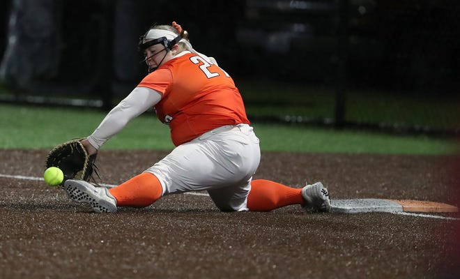 Central Kitsap’s Scarlet Mabe (27) does the splits to catch the ball for a Kingston out at first on Friday, March 22, 2024.
